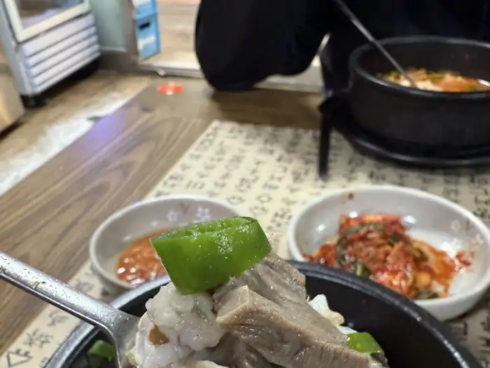 국밥 속 고기