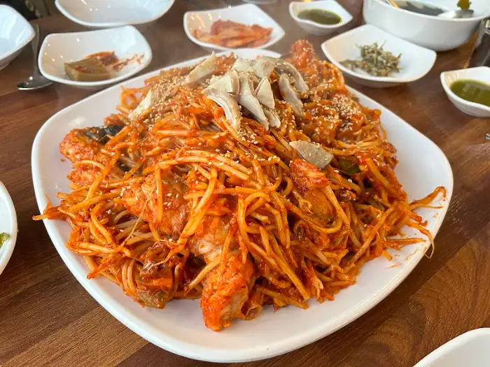 푸짐하게 담긴 아귀찜