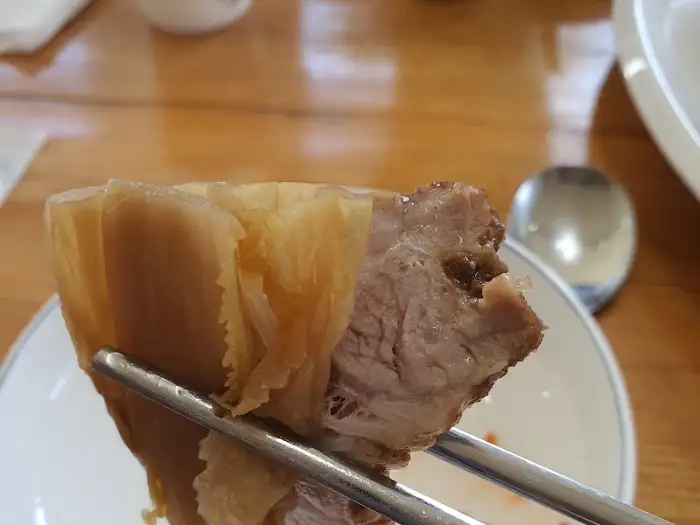 솔밭식당 수육 근접샷