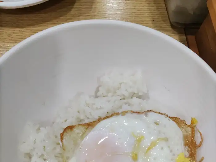 계란후라이 덮인 밥