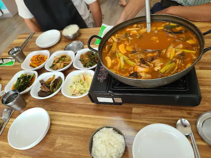 젊음의 족발 굴 요리