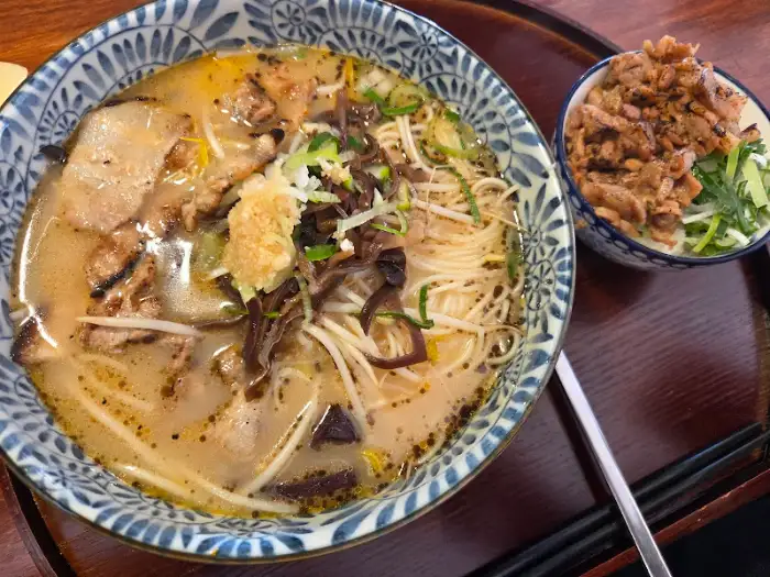 또 다른 비주얼의 육동면 메뉴