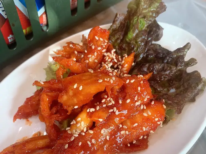 닭갈비 또는 매콤한 반찬