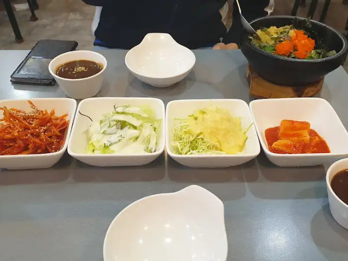 알밥과 사이드 메뉴