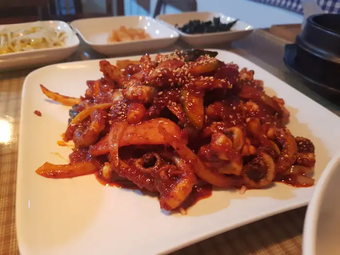맛있게 비빈 낙지볶음