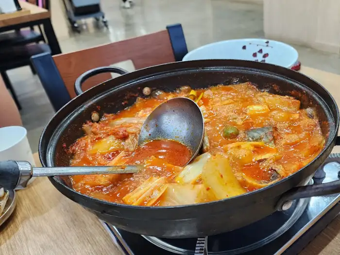 화덕에 구워진 고등어