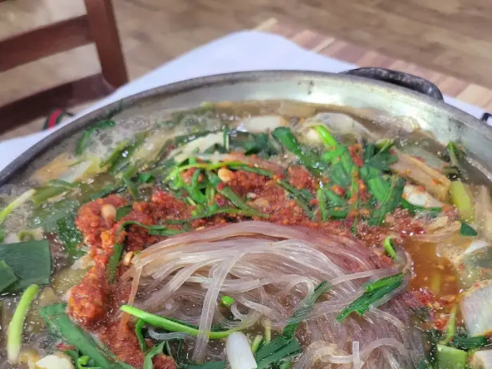 매운탕 속 당면과 채소