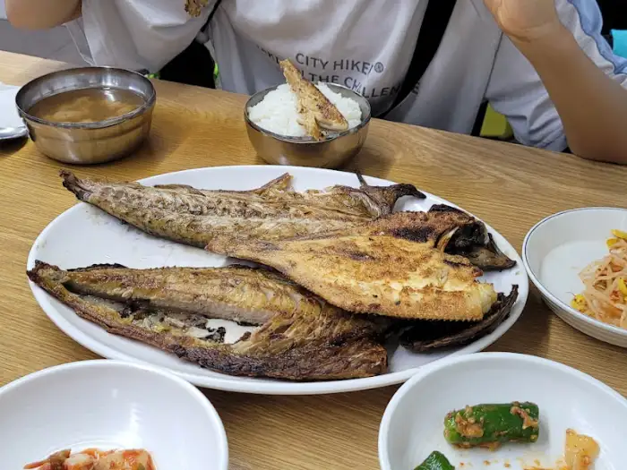 밥 위에 얹어 먹기 좋은 생선구이