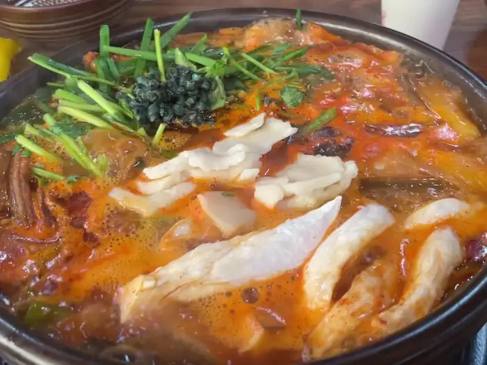 끓고 있는 매운탕
