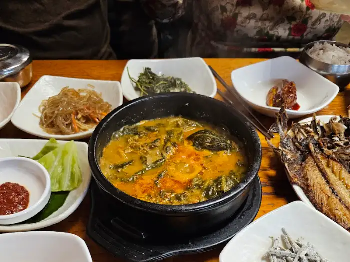 동이정식 푸짐한 반찬들