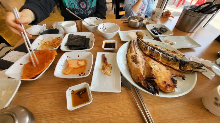 테이블 위 음식들