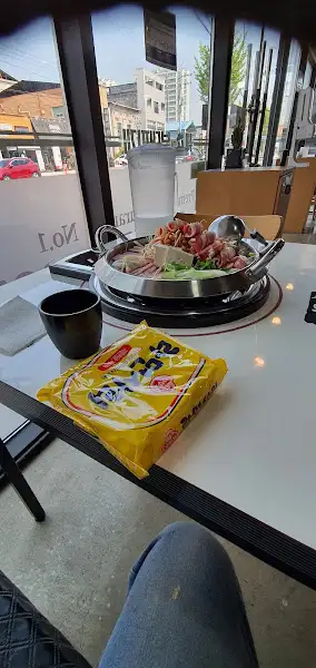 부대찌개와 라면사리