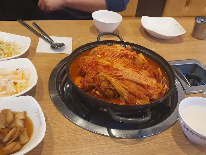 묵은지 닭볶음탕과 밥
