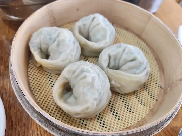 망향비빔국수 만두 클로즈업