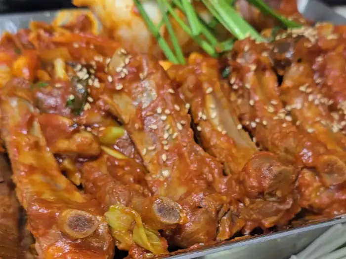 양념이 잘 밴 등갈비