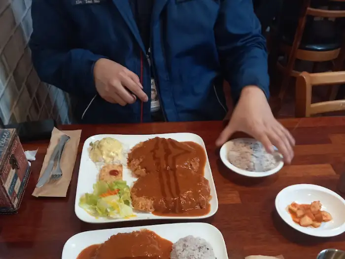 테이블 위 음식들