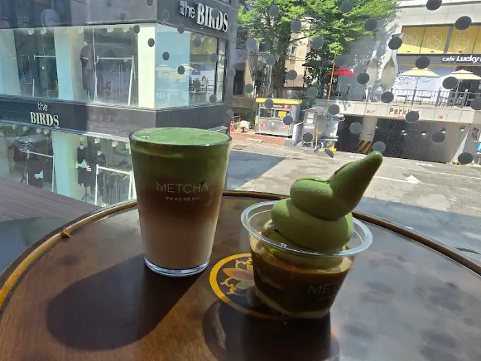 말차 음료와 아이스크림 클로즈업