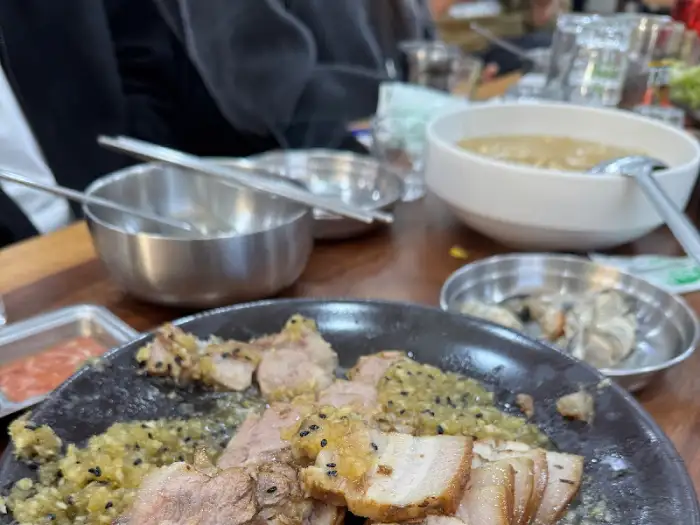 보쌈과 마늘 소스