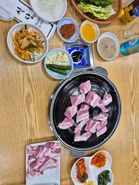 노릇하게 구워진 삼겹살