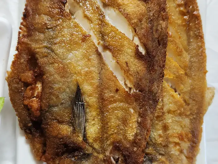 노릇하게 구워진 생선구이