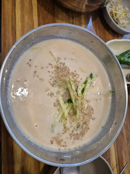 동죽 조개와 오이 고명