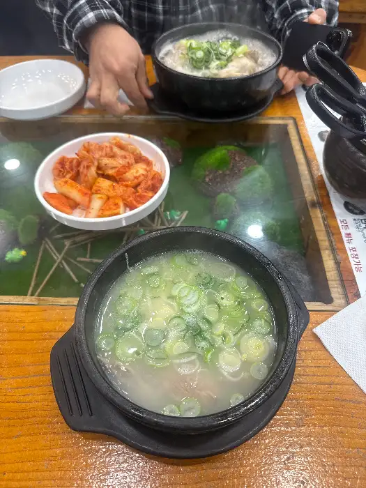 뽀얀 국물의 설렁탕