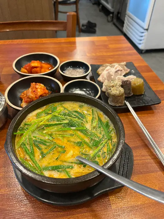 얼큰한 뼈해장국