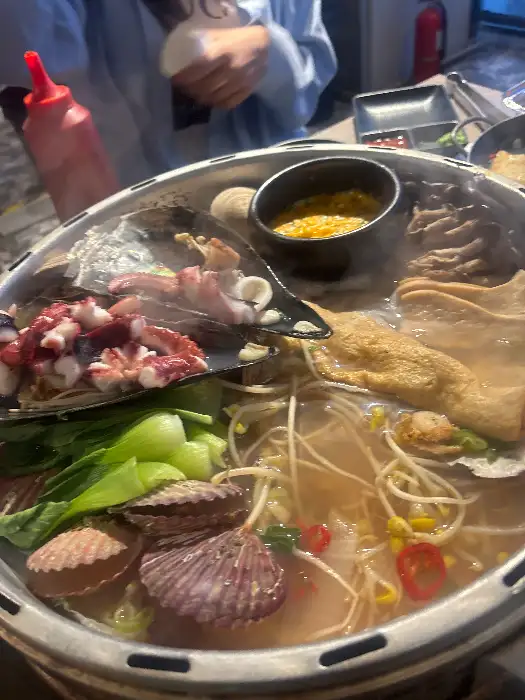 푸짐한 조개 전골