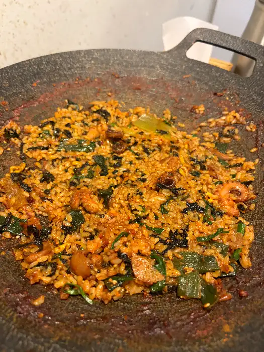 맛있게 볶아진 쭈꾸미 볶음밥