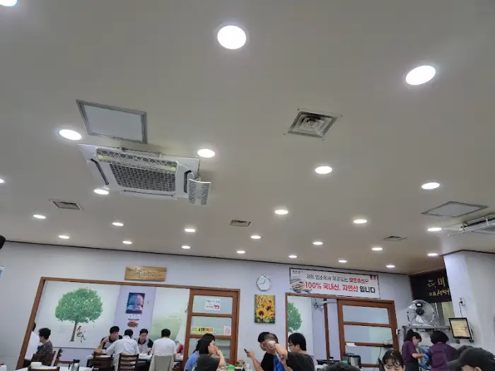 식당 내부 전경
