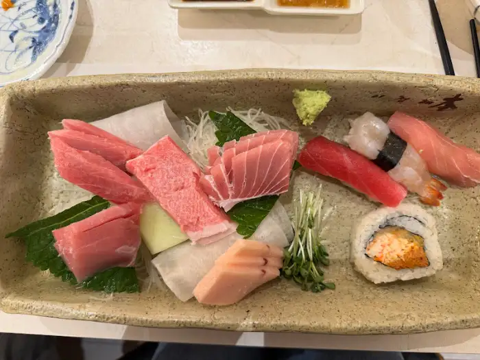참치 사시미와 초밥, 롤