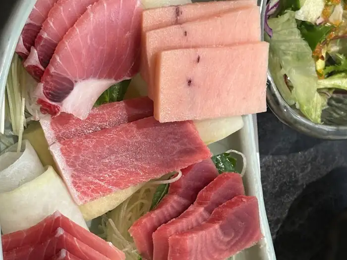 다양한 부위의 참치 사시미 클로즈업