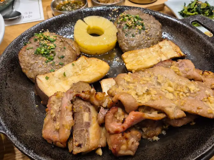 떡갈비와 파인애플, 버섯 구이