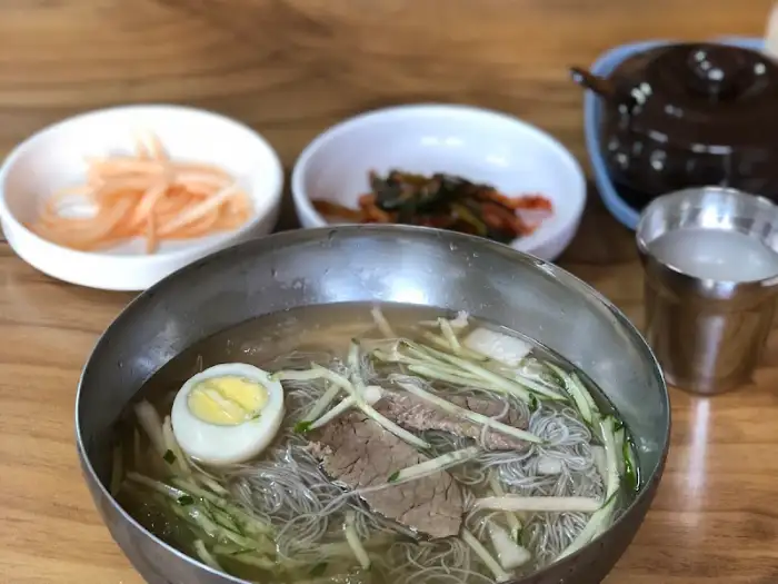 물냉면