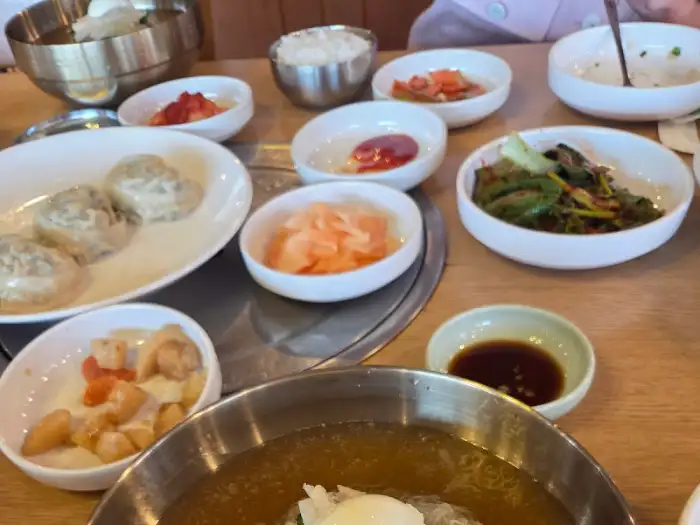 냉면과 함께 나온 밑반찬들