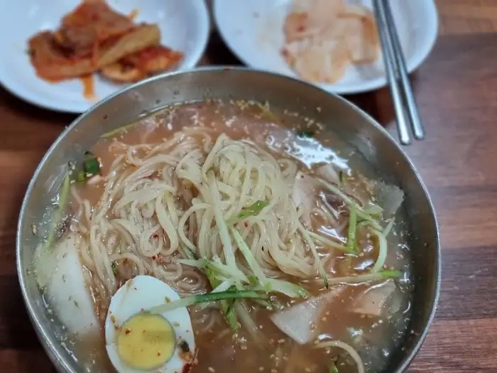 비빔냉밀면 한 그릇