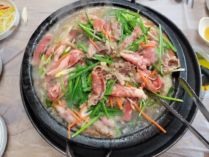 푸짐한 오리불고기 한 접시