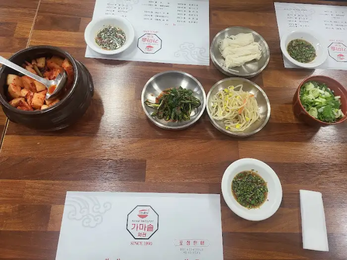 곰탕과 함께 나온 밑반찬들