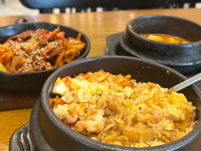 장도뚝배기 제육볶음과 비빔밥