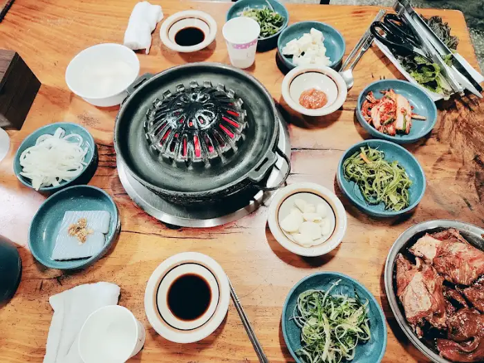석산장 상차림 전체 모습