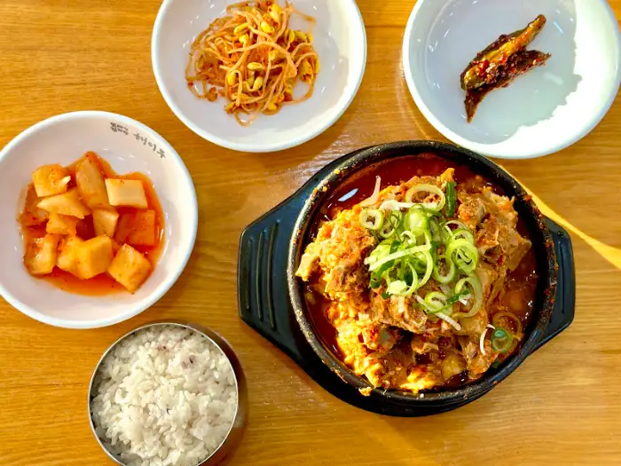 감자탕과 밥, 밑반찬