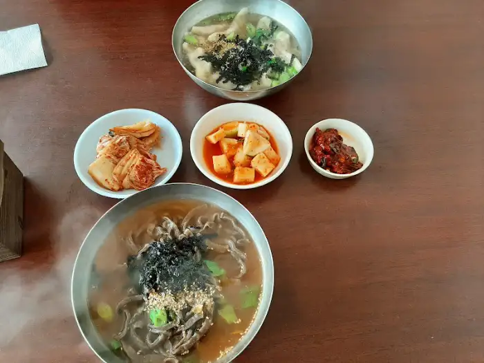 메인 메뉴인 메밀콧등치기