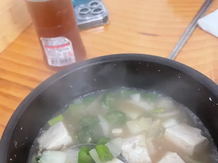 하얀 순두부와 간장 양념