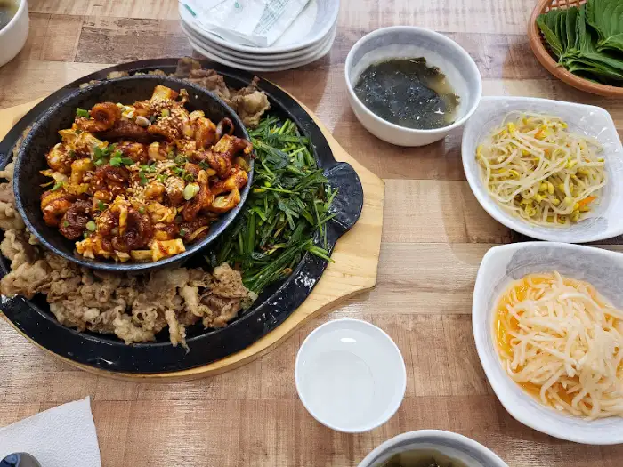 철판쭈꾸미와 차돌쭈꾸미한판