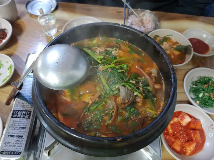 메인 요리인 메기매운탕