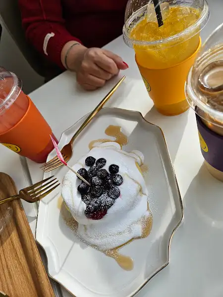 부드러운 수플레와 베리