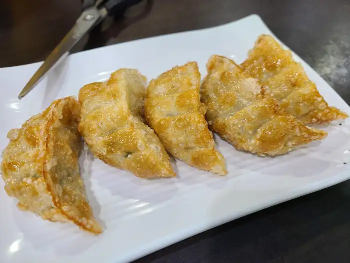 접시에 담긴 군만두