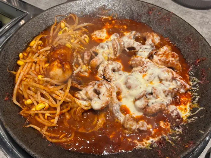 치즈가 녹아든 쭈꾸미 삼겹살