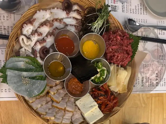 육회와 문어숙회