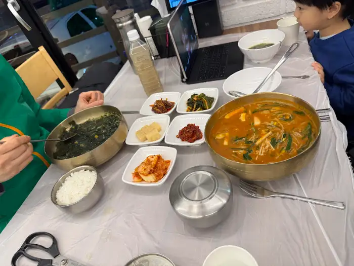 푸짐한 식탁 풍경